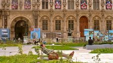 An Ephemeral Garden at Paris’ Hotel de Ville