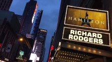 New York: 3 Ways to buy cheap tickets to “Hamilton” on Broadway