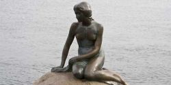Copenhagen Freebie: The Little Mermaid beckons (with a fascinating history!)