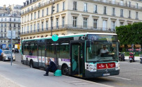 Paris: 7 public buses that are great for cheapo sightseeing