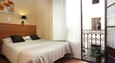 Hotel Steal in Barcelona: Pension Mari-Luz, balcony rooms for $50